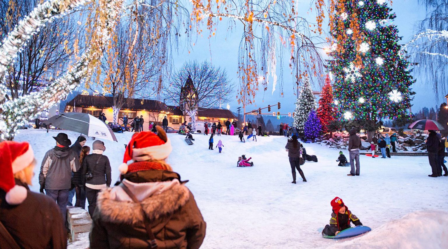 10 Real Small Towns That Look Like Sets From Hallmark Christmas Movies ...